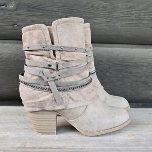 Jellypop NEW!! Nita, Boho-Chic, Slouchy, Chain, Block Heel, Comfort Bootie 7M